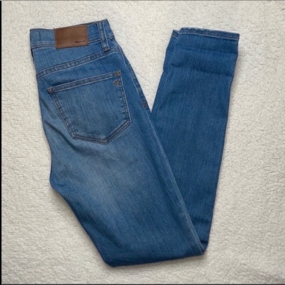 Madewell Light wash High Riser Skinny Skinny Distressed
Size 24 x 29 - Picture 8 of 12